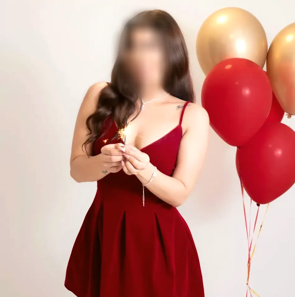 Claudia, 24
