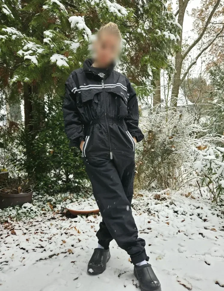 Manuela, 28