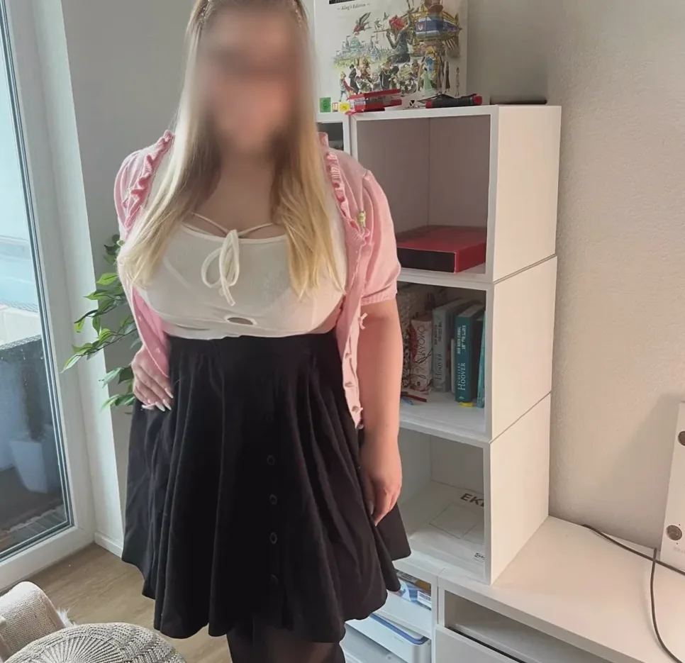 Yasmin, 32